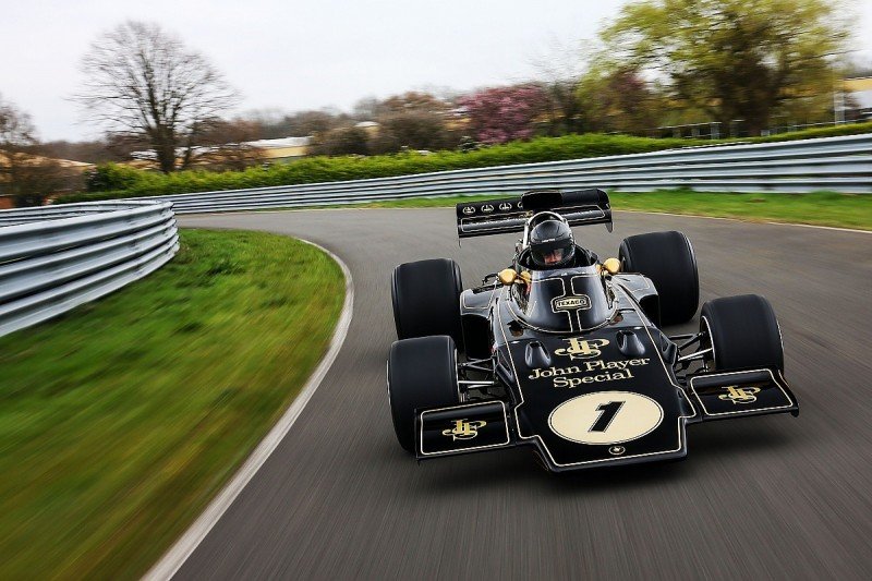 Lotus 72 开创性的应用了侧装散热器，堪称F1历史上最成功的赛车