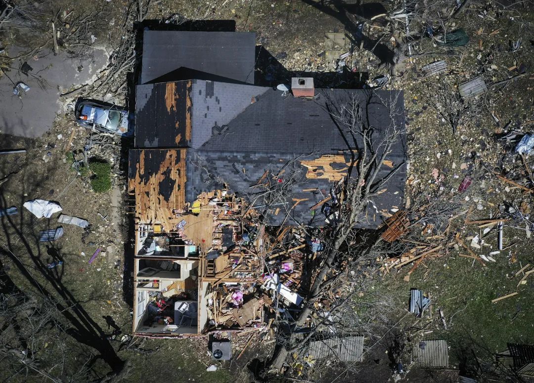 ▲当地时间2023年4月1日，美国田纳西州卡温顿，一所房子被龙卷风摧毁。图/视觉中国