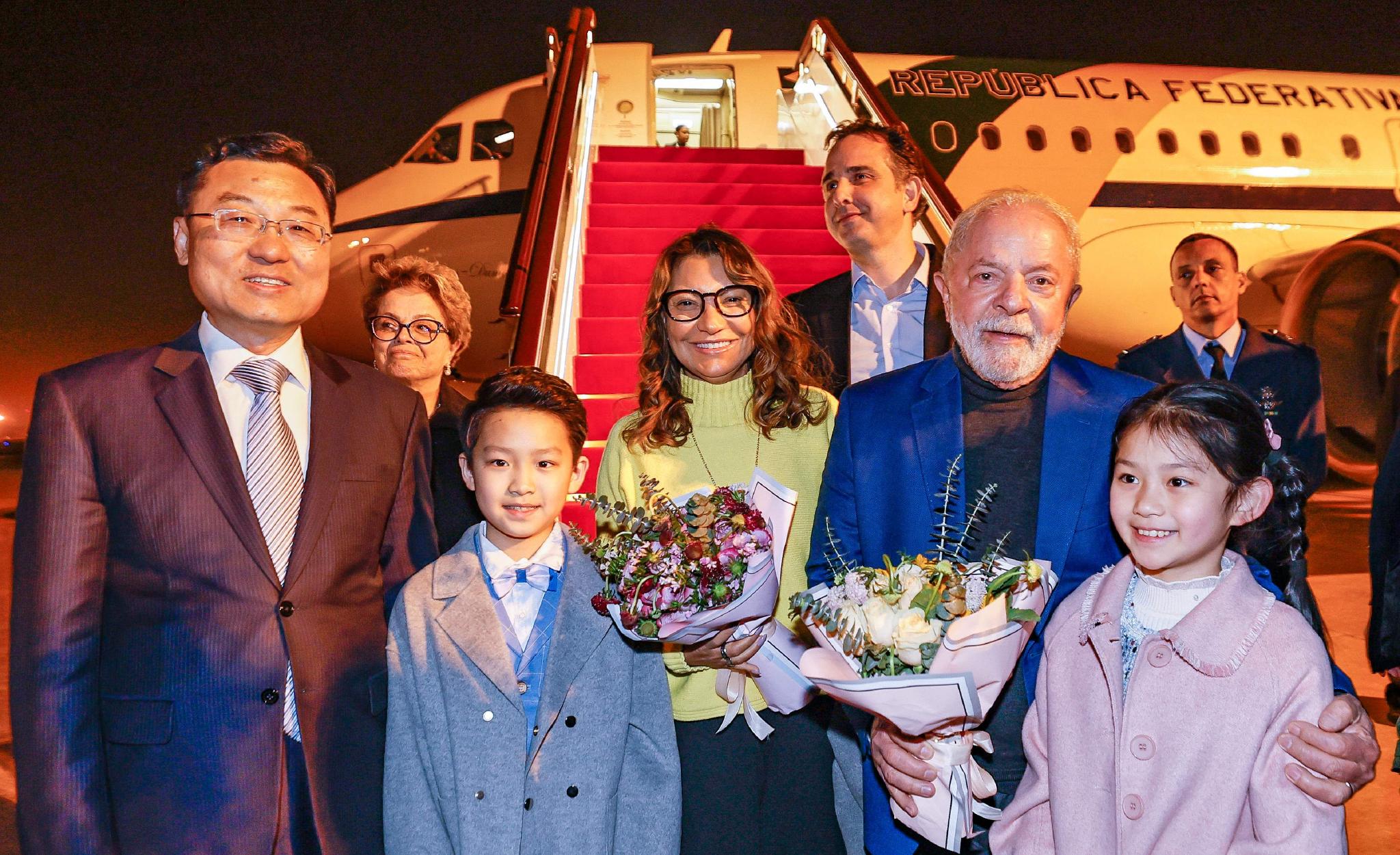 4月12日晚间，巴西总统卢拉抵达上海，开启访华行程 图自视觉中国