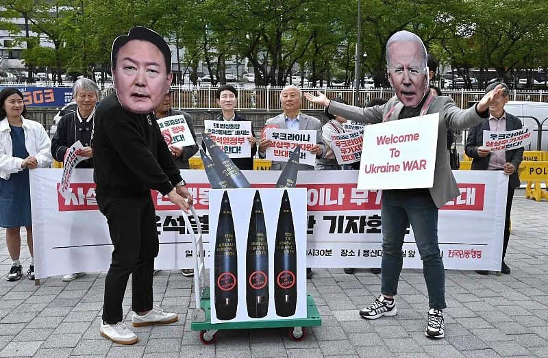 4月21日，韩国首尔，民众抗议韩国可能援乌武器。图源：视觉中国