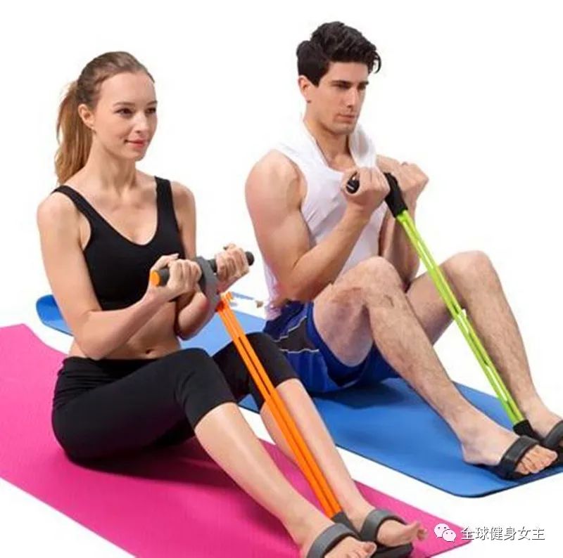 如何用脚蹬拉力器锻炼手臂，3个动作，让你紧致肌肉甩掉蝴蝶袖