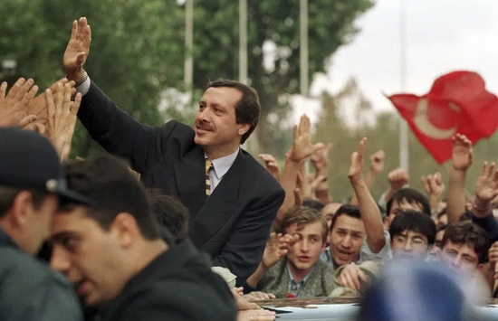 “掌舵”土耳其20年，埃尔多安的连任悬了
