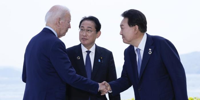 美日韩领导人广岛会面后白宫发声明：拜登赞扬了二人