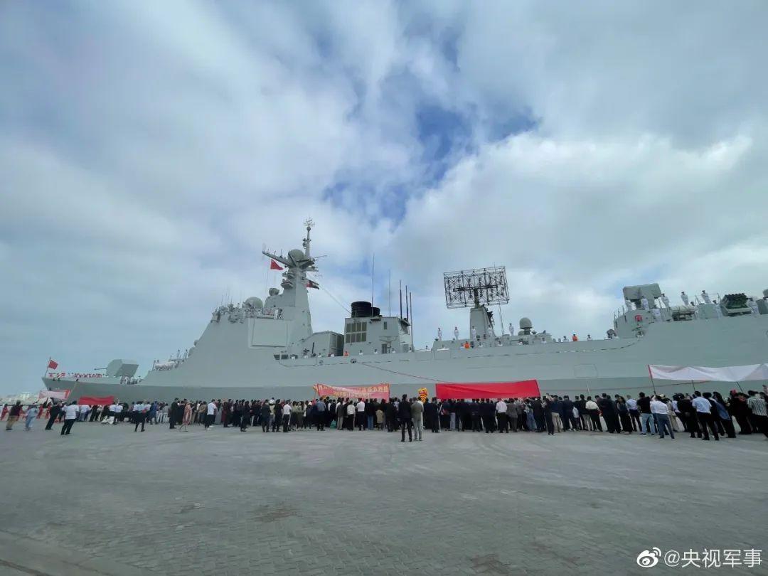 全场最靓的仔，中国海军052D“湛江”舰，现身兰卡威防务展！