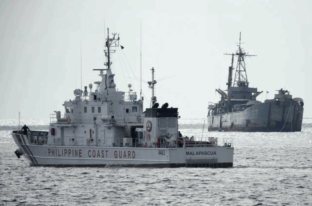 中国南海“碰碰船”为何越来越大？高挂Z字旗，054A导弹海警船？
