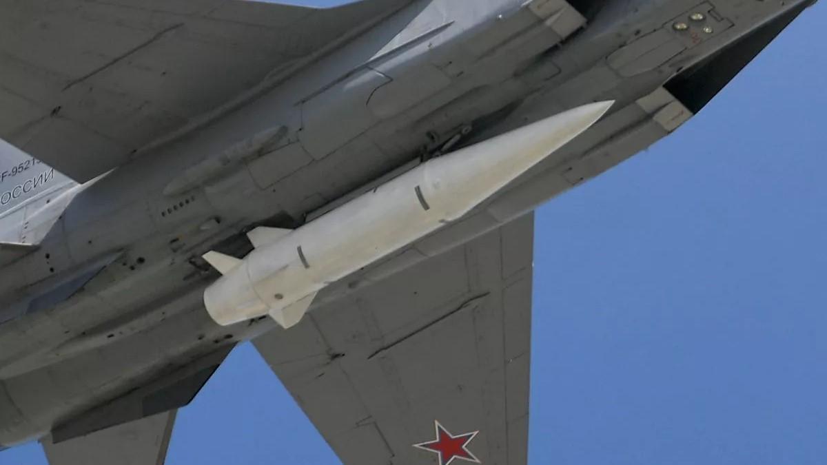 外媒大肆报道：俄军“匕首”导弹被击落，中国东风-17也危险了？