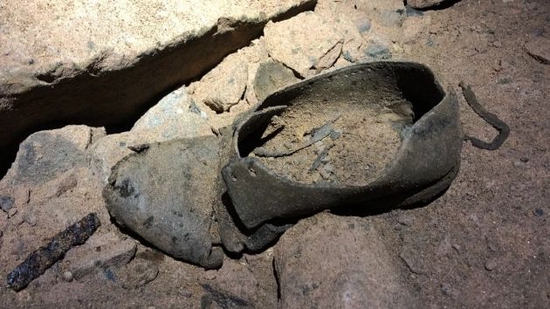 洞穴探险家发现一座19世纪时期钴矿，保存完好如同时间胶囊