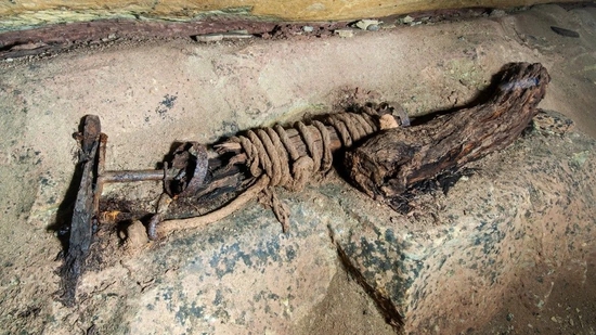 洞穴探险家发现一座19世纪时期钴矿，保存完好如同时间胶囊