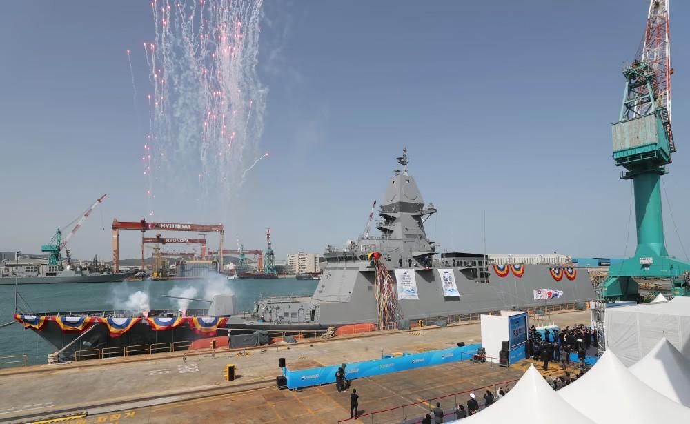 韩国新型护卫舰下水，配备宙斯盾雷达，改型前曾击败中国054A？