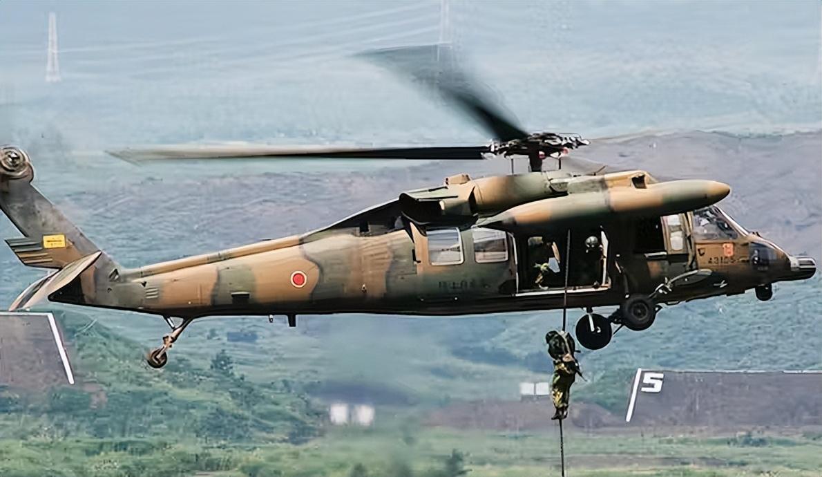 日本自卫队“黑鹰”直升机坠落，失踪的中将师团长，去哪儿了？