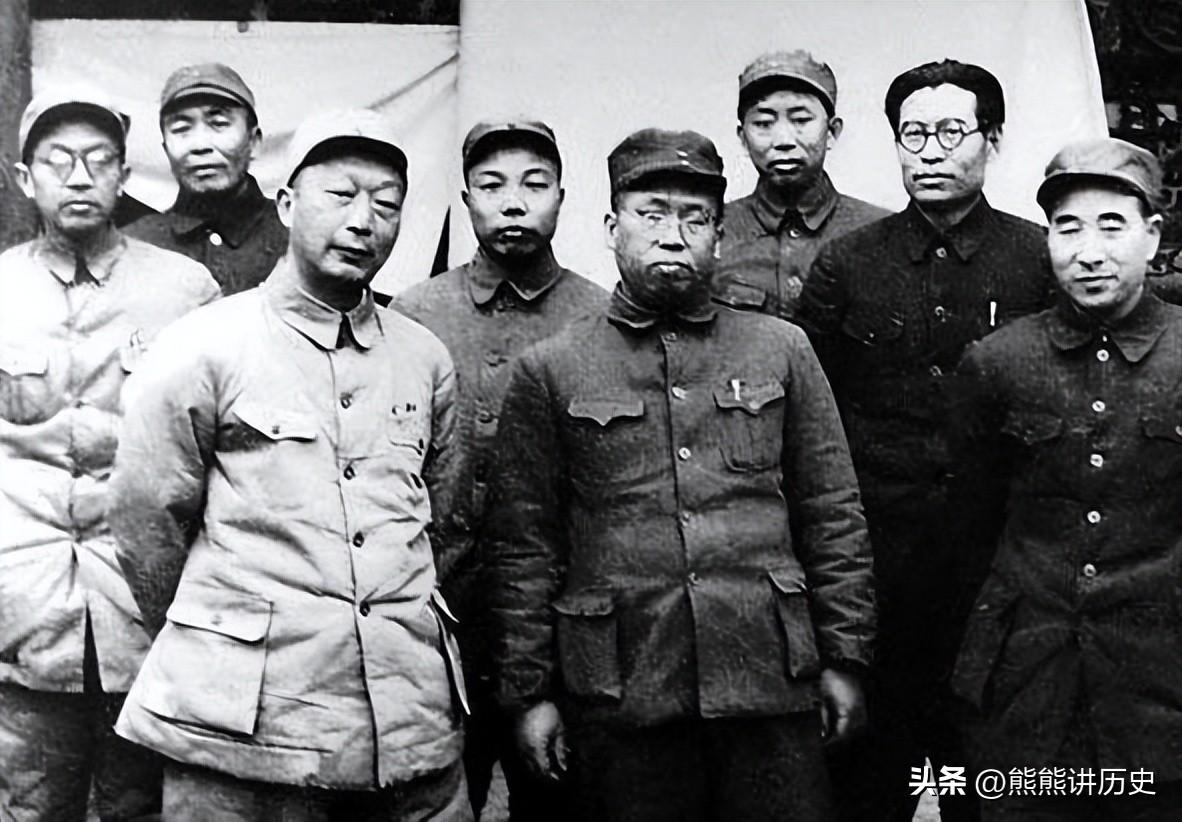 抗战时期，林总与他的爱将同框合影，右边的是聂帅，另外两位是谁