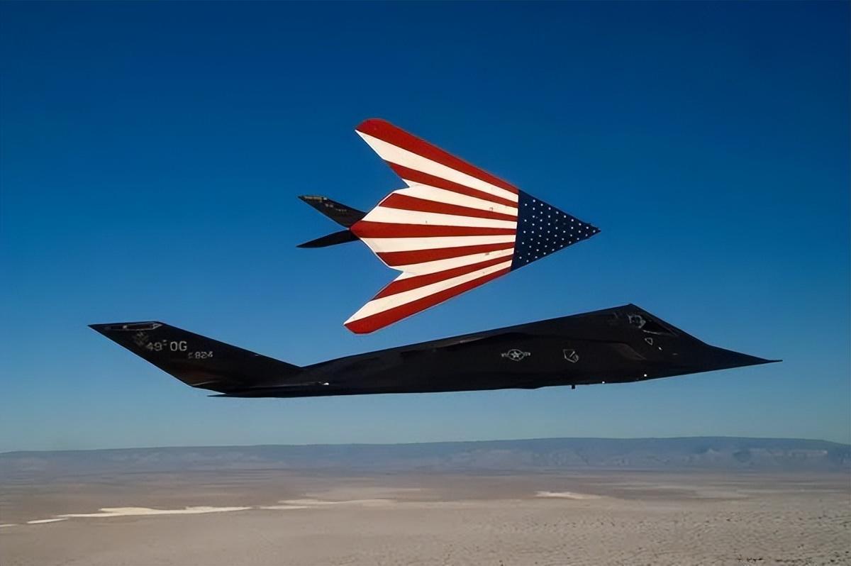 美国51区惊现神秘飞行物！是六代机NGAD，还是高性能技术验证机？