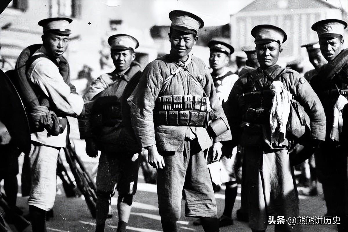 中原大战，蒋氏集团以一敌三，形成对峙局面，张学良入关打破僵局