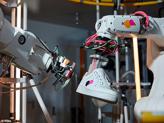 耐克研制机器人仅45分钟就能使时尚球鞋焕然一新！