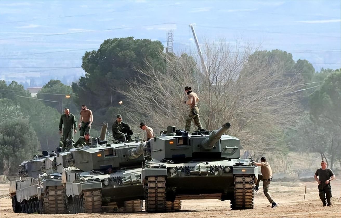 坑惨了！德国援助乌克兰“豹2”坦克犹豫不决，究竟是何原因？