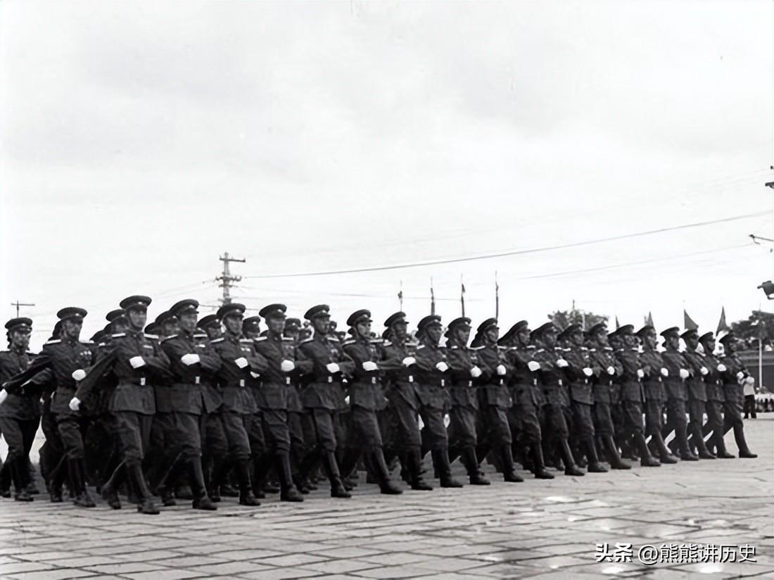 1949年，首次担任阅兵总指挥的，是哪位元帅？