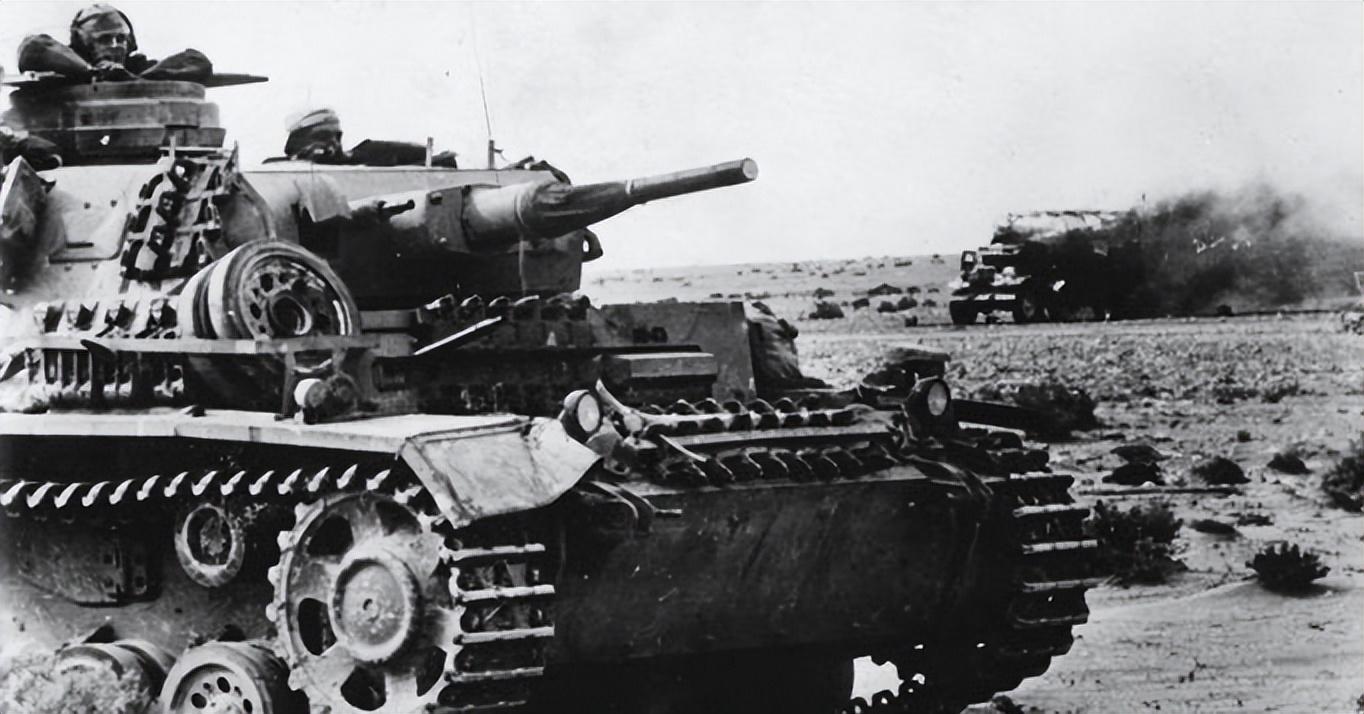二战初期德军发起的“闪电战”！原来是围绕“三号坦克”制定的