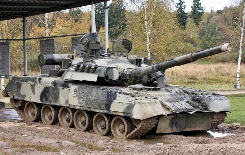 英国“挑战者2”坦克投入俄乌战场，或将会跌落神坛？拭目以待吧