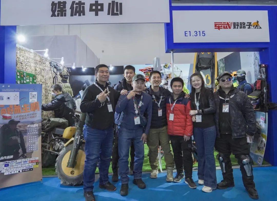 “军武野路子”参加北京ISPO运动装备展会，硬核粉丝热情打卡！