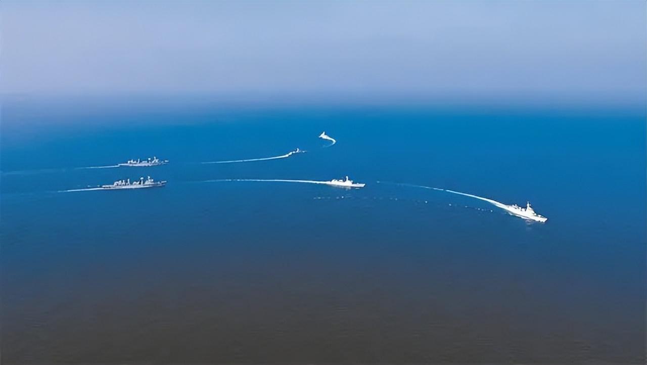 “脱岗了”，中国海军亚丁湾护航军舰，跑到南非去参加军演？