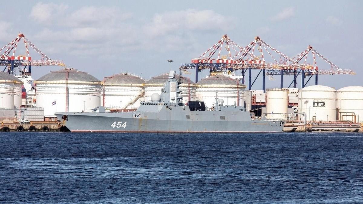 “脱岗了”，中国海军亚丁湾护航军舰，跑到南非去参加军演？