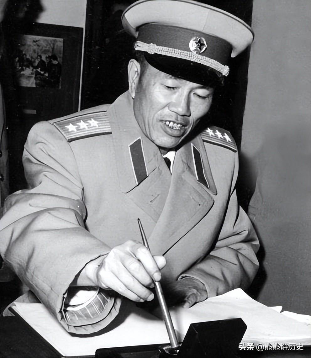 解放时期，邓华将军的三任搭档，没有军衔的反而成就最大