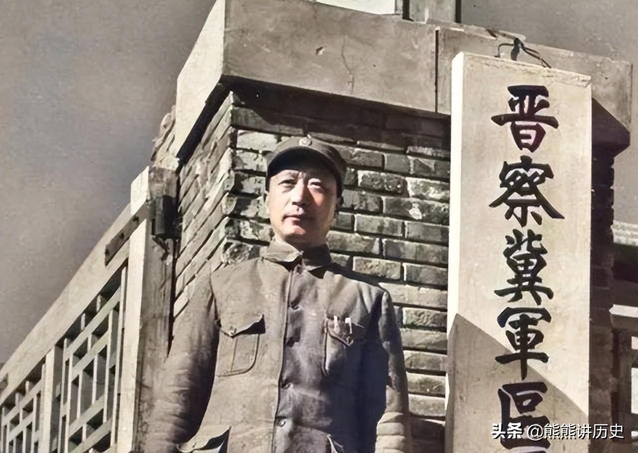 1944年，在延安拍摄的珍贵合影照，聚集了共和国的五大元帅