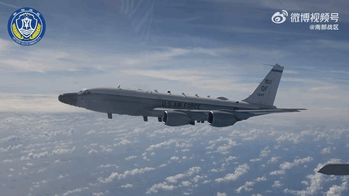 中国放出视频证据！美军RC-135V在南海危险飞行，居然倒打一耙！