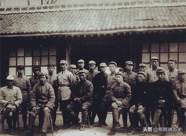 1936年，林总任红军大学校长，下设一科二科，三科都是谁任科长