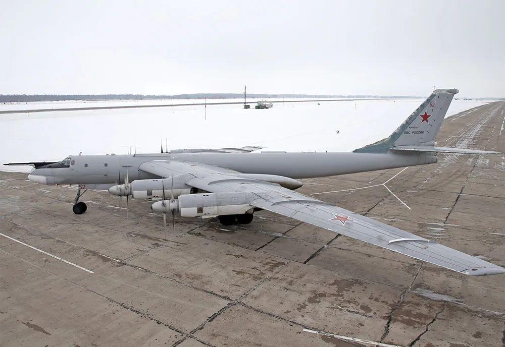 突发！乌军无人机空袭俄军机场，图-22M3受损、图-160险些被炸