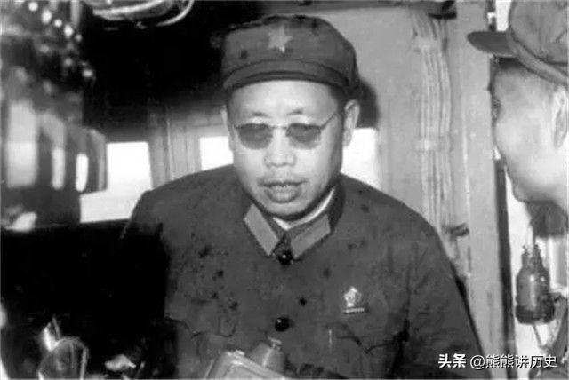 1982年，张万年任武汉军区副司令员时，他的顶头上司是谁？