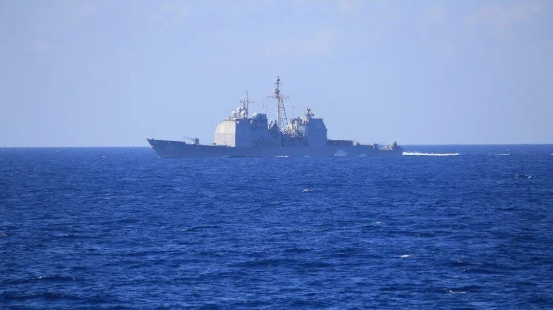 自取其辱！美国33年老舰到南海逞凶，遭中国海军驱逐灰溜溜逃窜