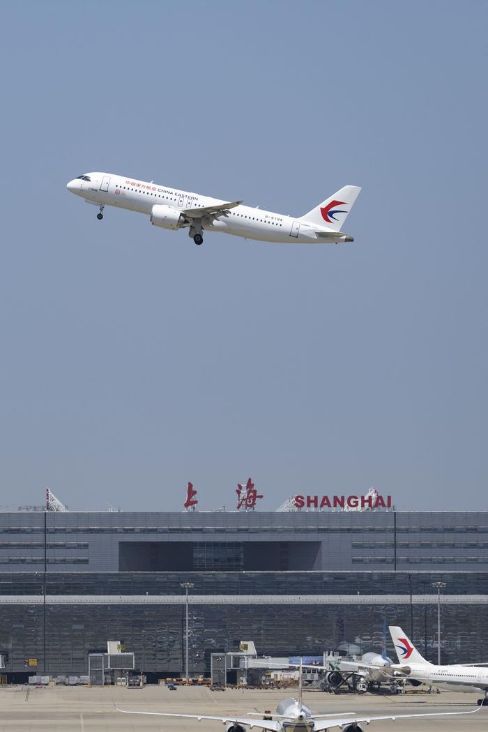 中国东方航空开启C919飞机首次商业飞行。东航供图