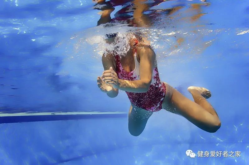 游泳——一项全身型的有氧运动，有这3点你意想不到的好处