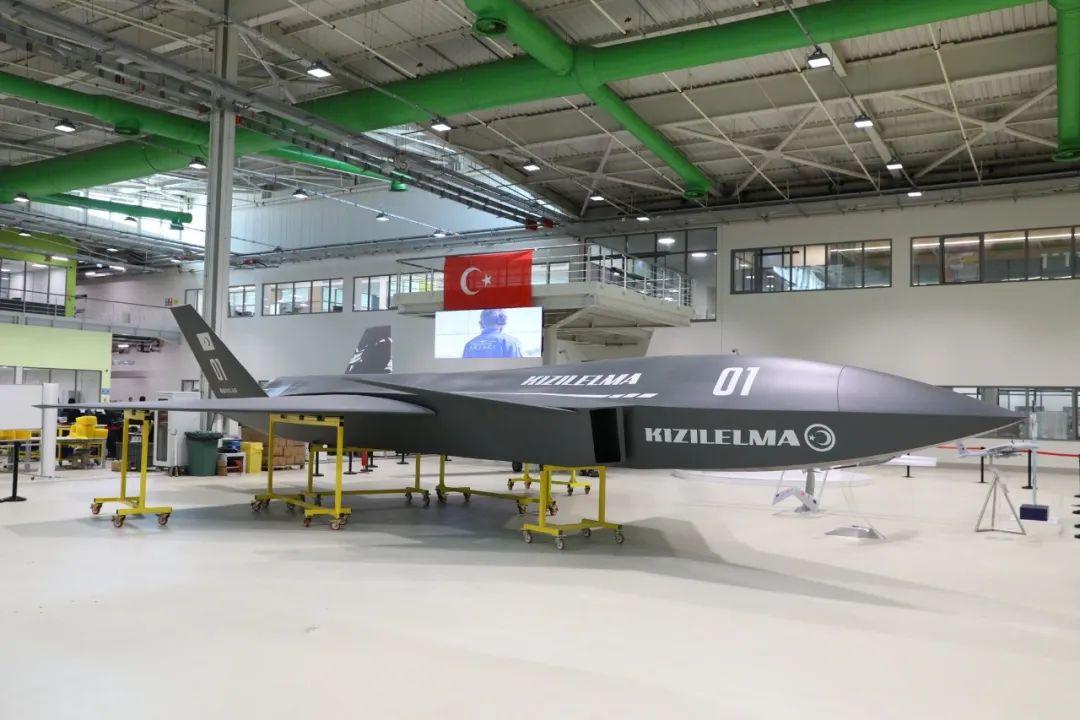 土耳其版歼-20？无人机“红苹果”完成测试，怎么跟歼-20那么像？
