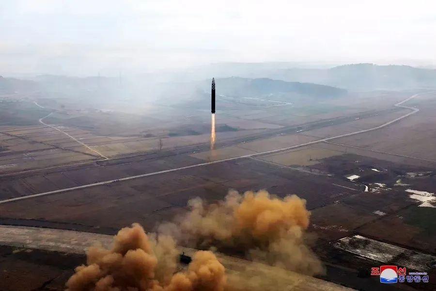 给女儿刷大火箭？朝鲜再度试射火星-17，金正恩一家三口首次露面