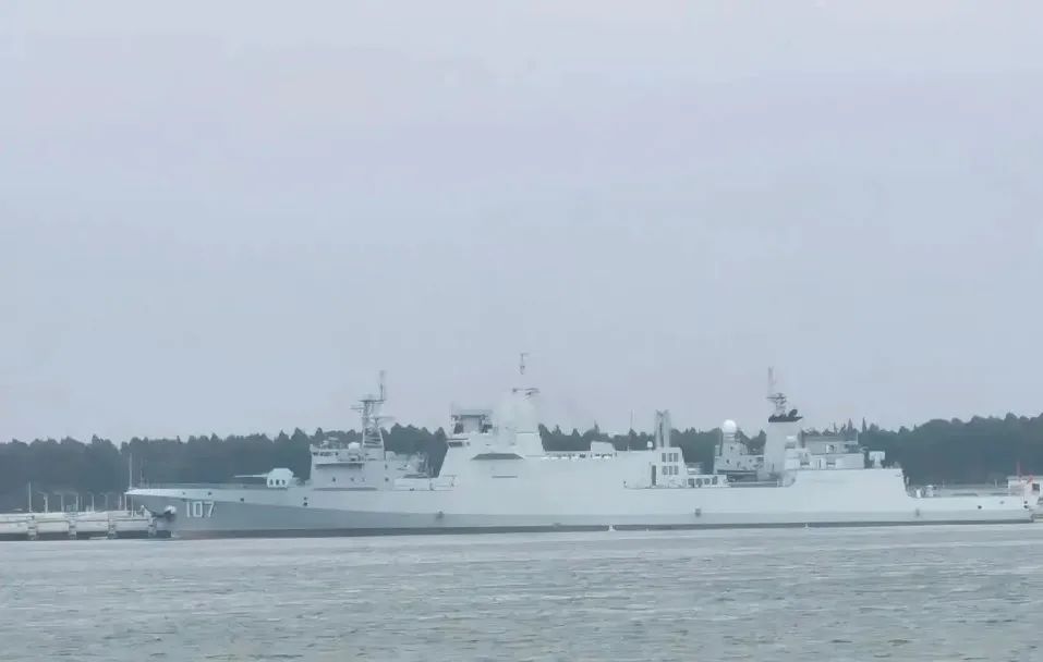 “八大金刚”即将集齐！中国海军“遵义”舰入列，055B何时开造？