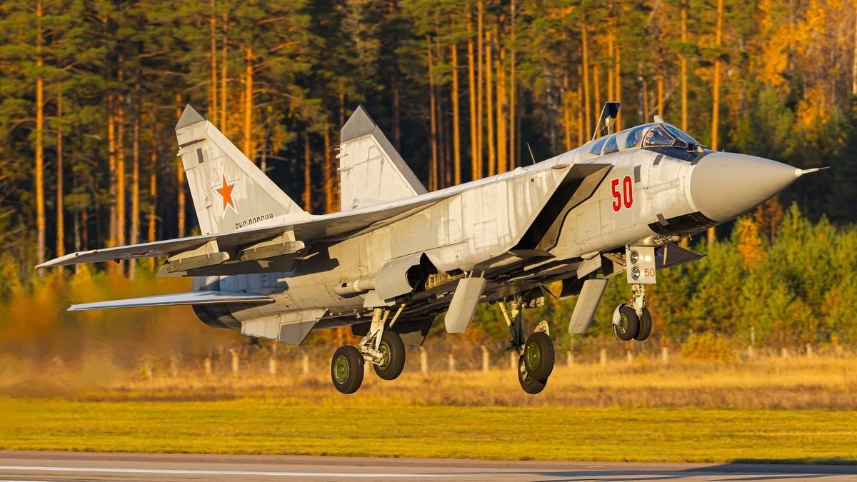 再立战功！俄军米格-31击落乌克兰苏-24，中国当年没买是遗憾吗？