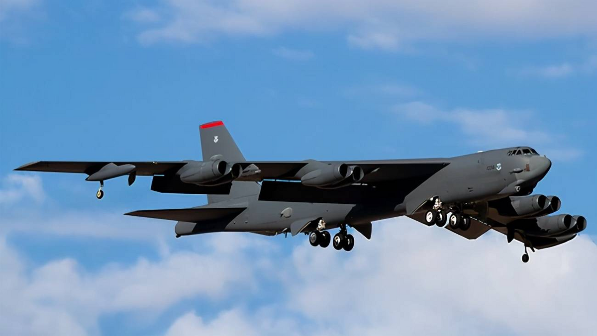 退休无望！美军B-52轰炸机还要再战30年，轰-6服役期长是落后吗？