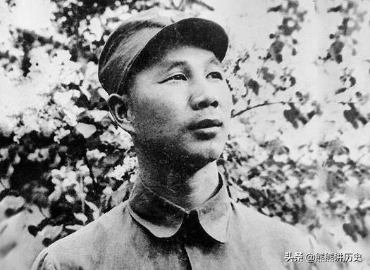 1952年，彭老总亲点一位爱将，接替回国养病的杨成武，他是谁？