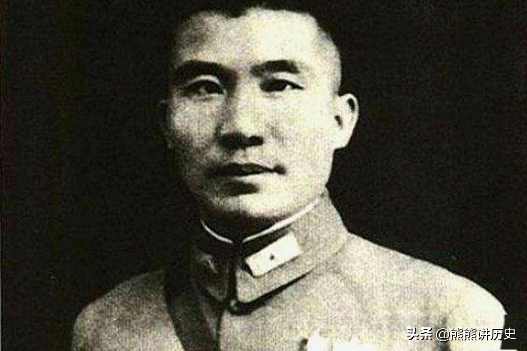 此人是蒋介石的爱将，因不敢杀身成仁被俘，老蒋说他没骨气