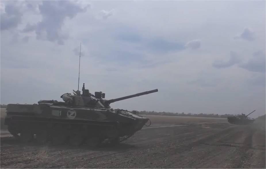 俄军空降部队再添新装备！BMD-4M突击车投入前线，火力猛机动性强