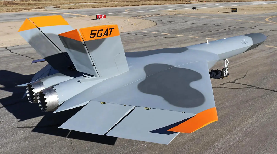 耍花招！美军针对歼-20研制训练无人机，能模仿五代机的性能吗？