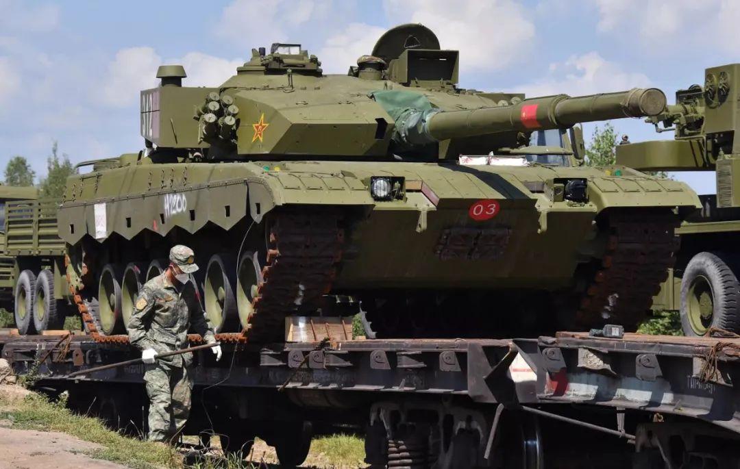 中国96B坦克抵达莫斯科！今年的坦克两项，不只是“跑圈”了？