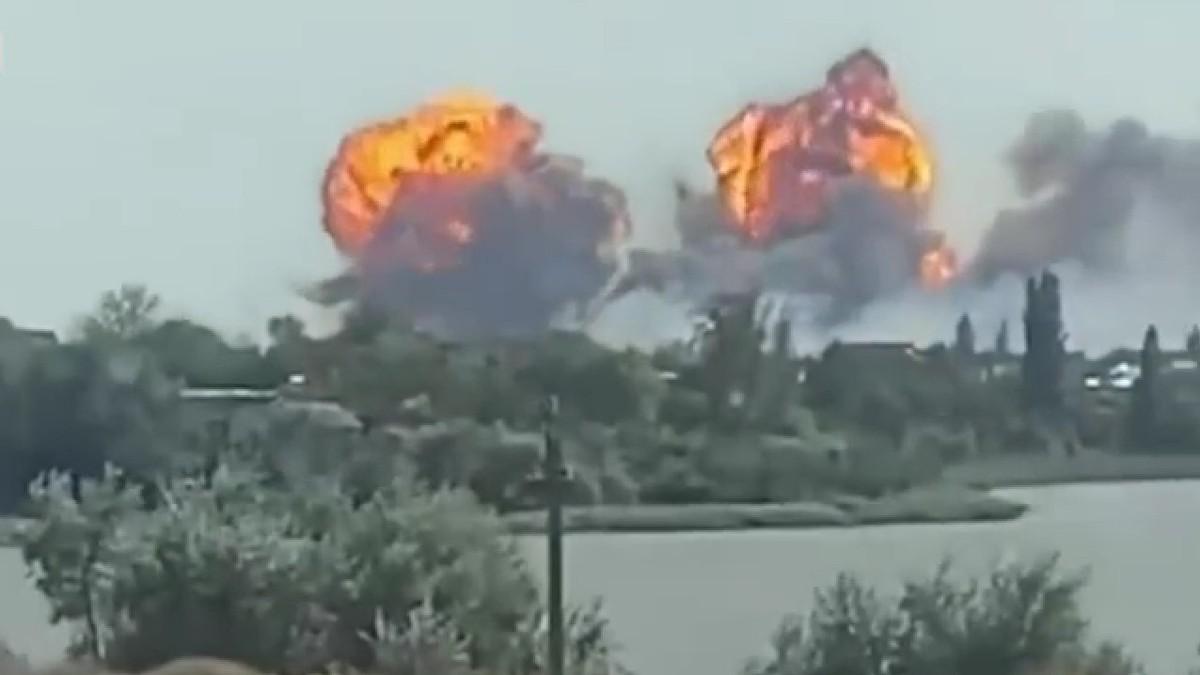 俄军机场发生大爆炸！8架战机被毁，是乌军“海马斯”干的吗？