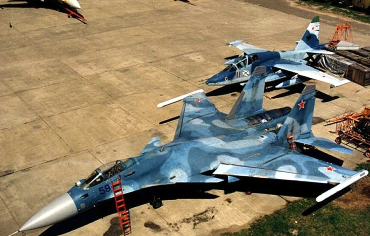 歼-15双座版和苏-33为何大不一样？苏联的梦想要由中国来实现