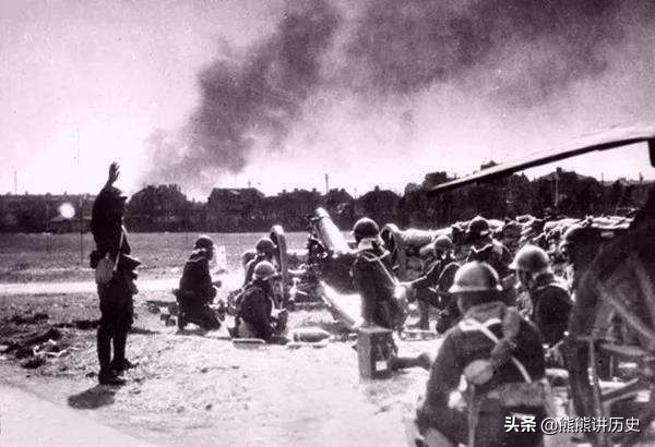 淞沪会战，全国各地部队开往上海保家卫国，桂军一天就损失六个师