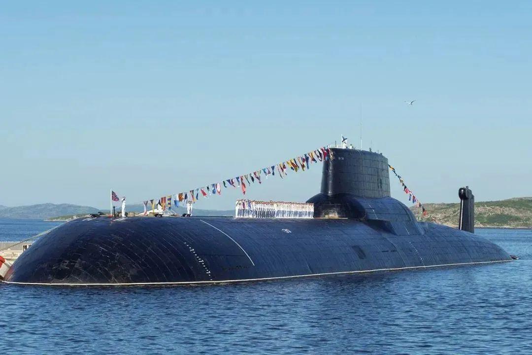 消息太突然！48000吨的俄“台风”级核潜艇退役，一代传奇终结