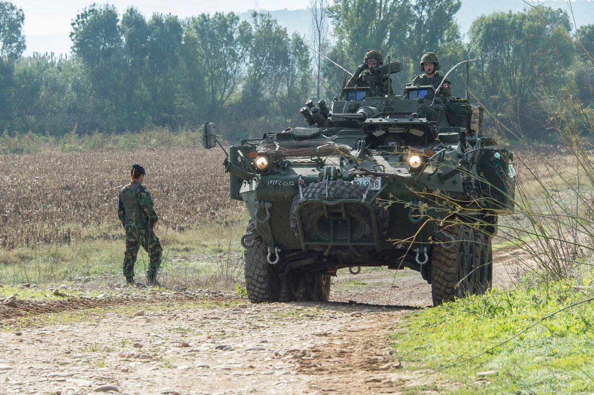 加拿大向乌克兰提供39辆ACSV型装甲车，这款“大八轮”有何特长？