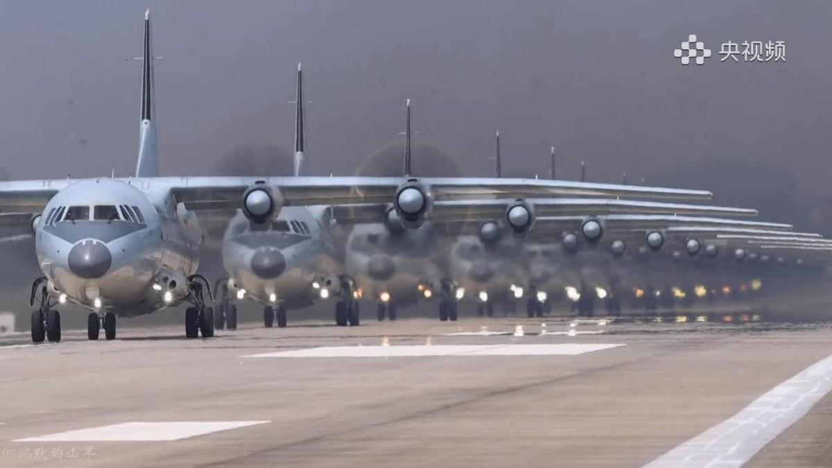 “大象漫步”！中国空军12架运-9集体亮相，未来能装备300架吗？